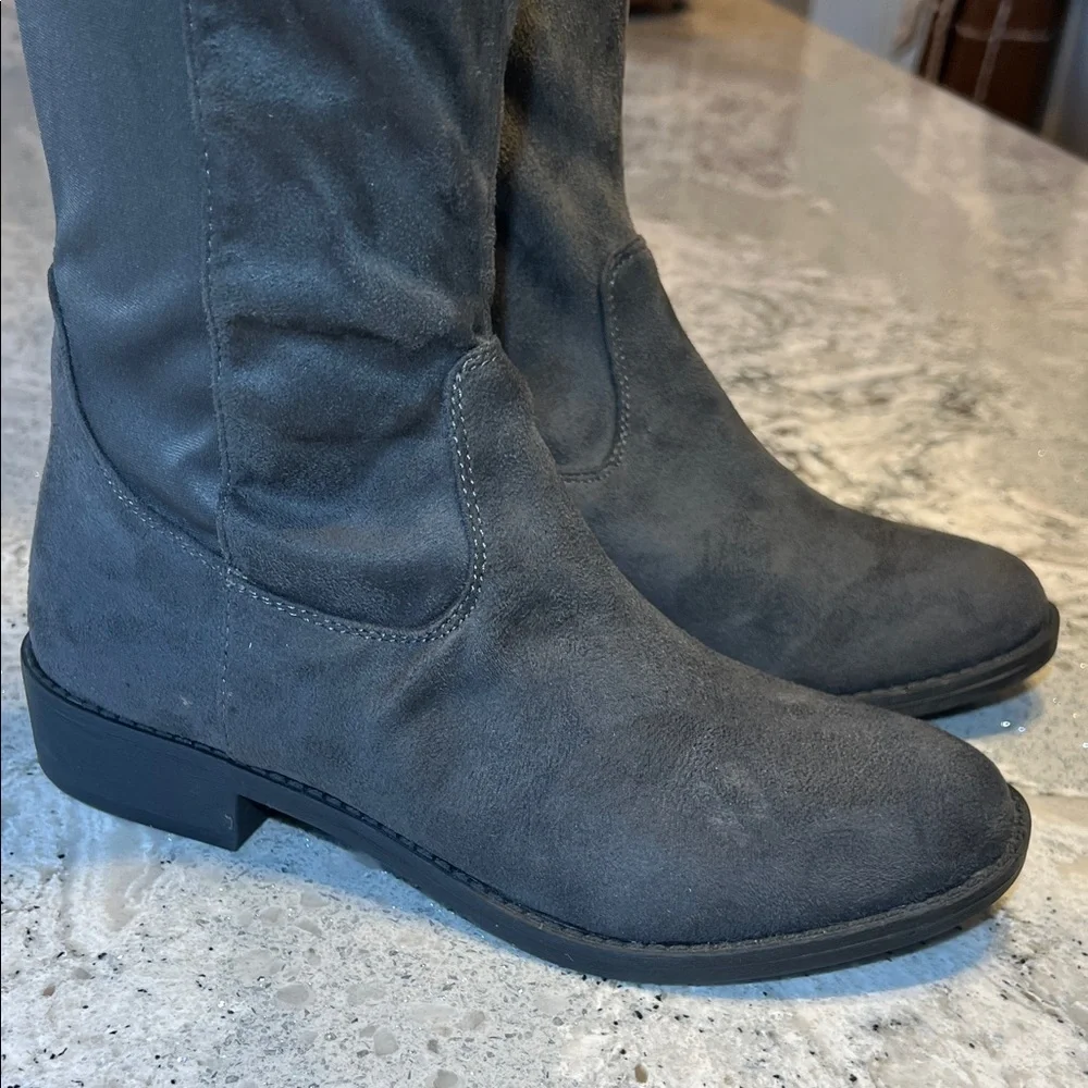 Rebel by Zigi Onya/Onley Gray Suede Knee-High Boots NEW Size 8